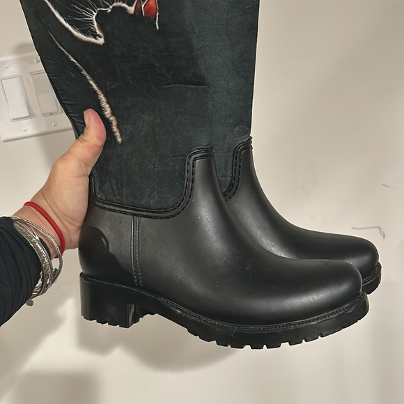 Cat Reaching Full Moon Grap Black Rain Boots - Picture 4 of 16